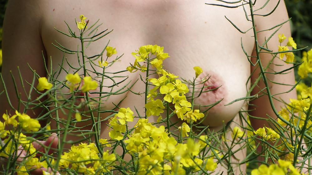 24P Public Boobs