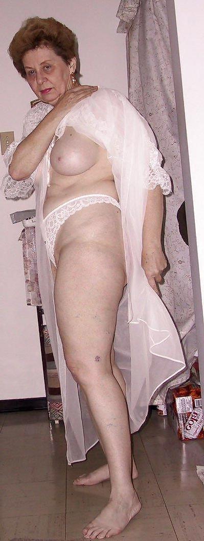 15P Sexy Mature Lady 1