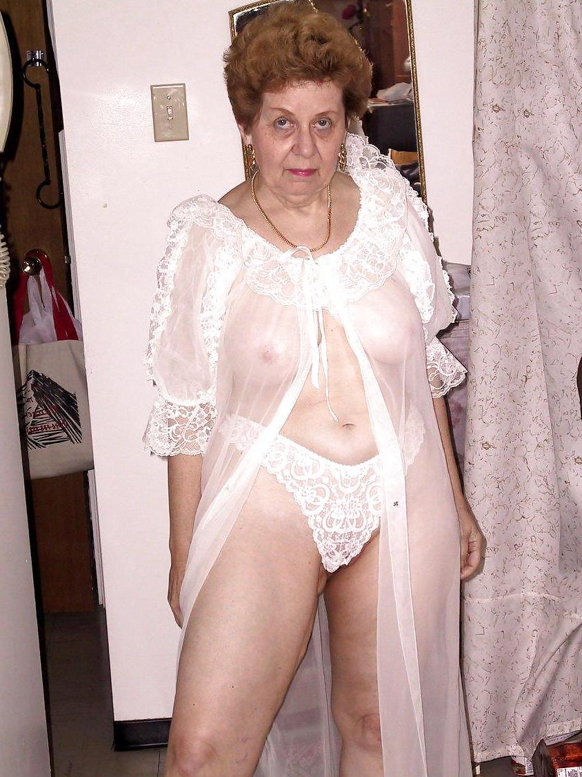 15P Sexy Mature Lady 1