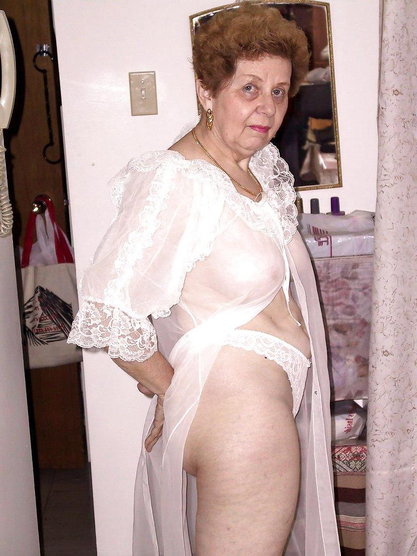 15P Sexy Mature Lady 1