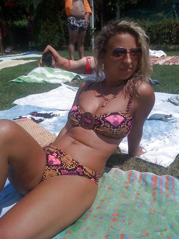 13P Romanian girl: Andrea