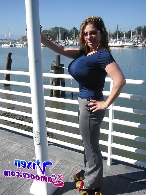 25P Busty Vixen Lamoore