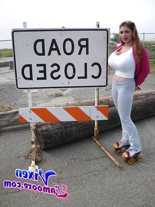 25P Busty Vixen Lamoore