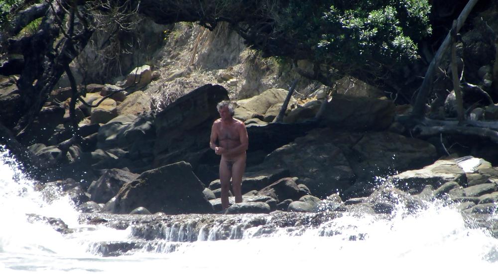 12P Voyeur Beach NZ