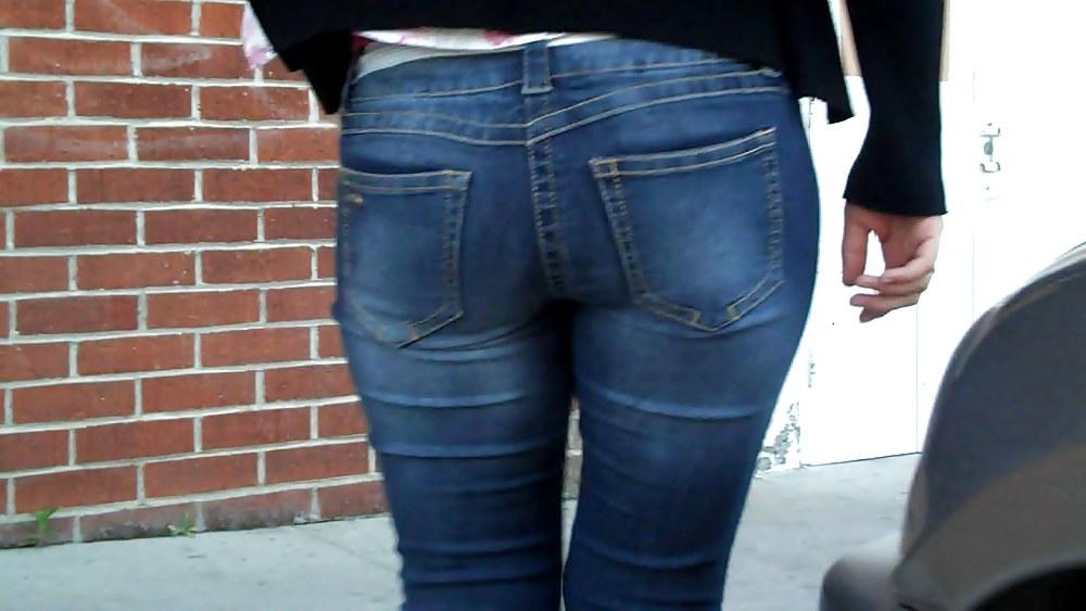 19P Following her ass and butt in jeans 