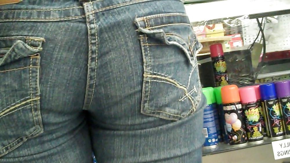 19P Following her ass and butt in jeans 