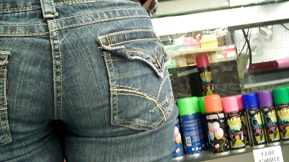 19P Following her ass and butt in jeans 