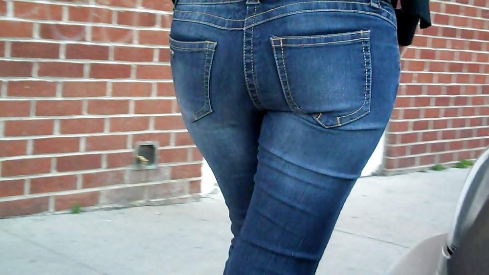 19P Following her ass and butt in jeans 