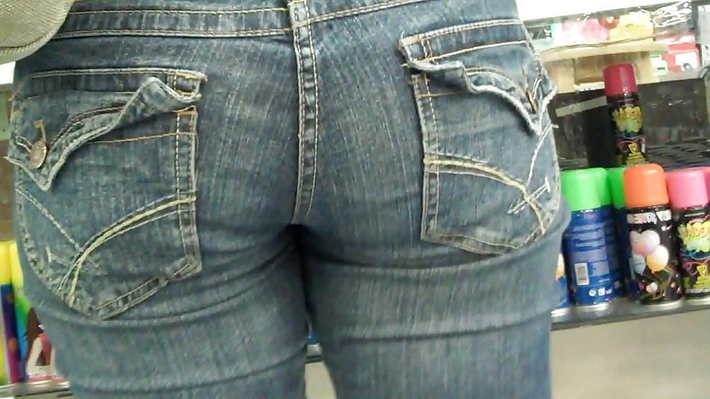 19P Following her ass and butt in jeans 
