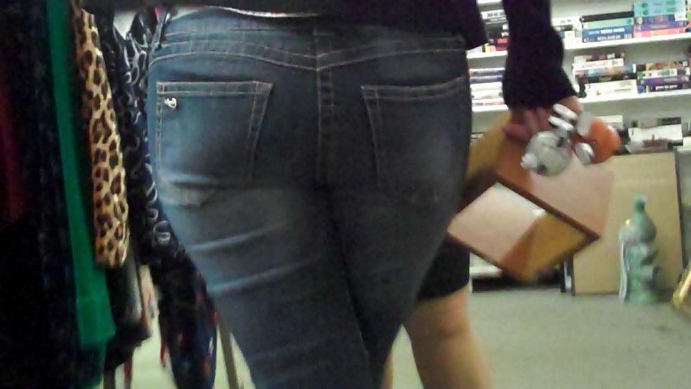 19P Following her ass and butt in jeans 