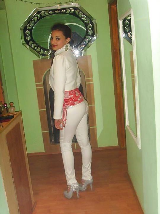 25P Romanian girl: Armina