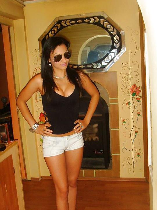 25P Romanian girl: Armina