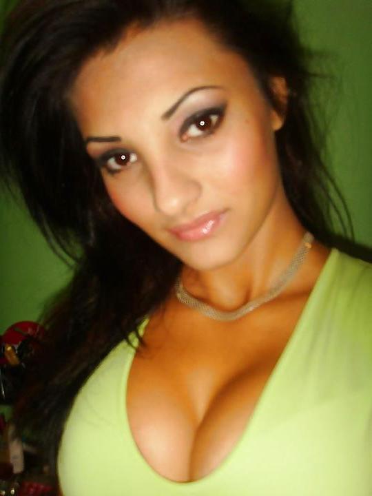 25P Romanian girl: Armina