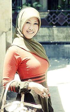 13P Asiatische Hijabis mit großen Titten