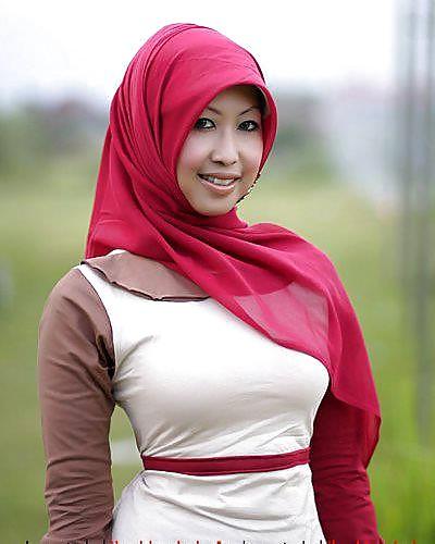 13P Asiatische Hijabis mit großen Titten