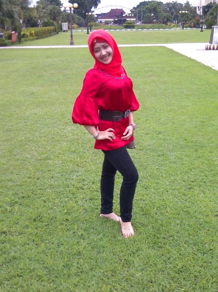 13P Asiatische Hijabis mit großen Titten