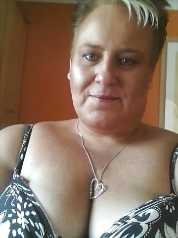 9P Desperate for cock on dating site