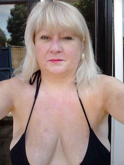 9P Desperate for cock on dating site