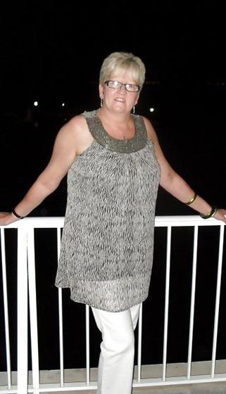 9P Desperate for cock on dating site