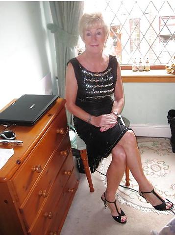 25P Grannys non nude all in 60's