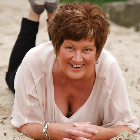 25P Grannys non nude all in 60's