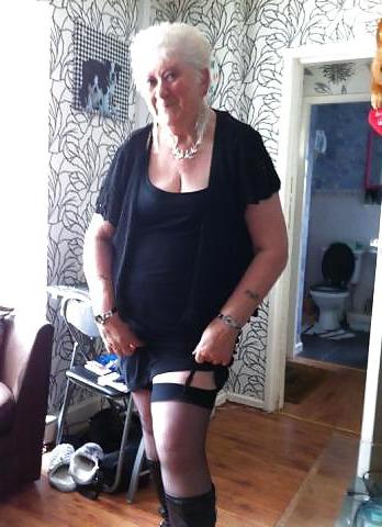 25P Grannys non nude all in 60's