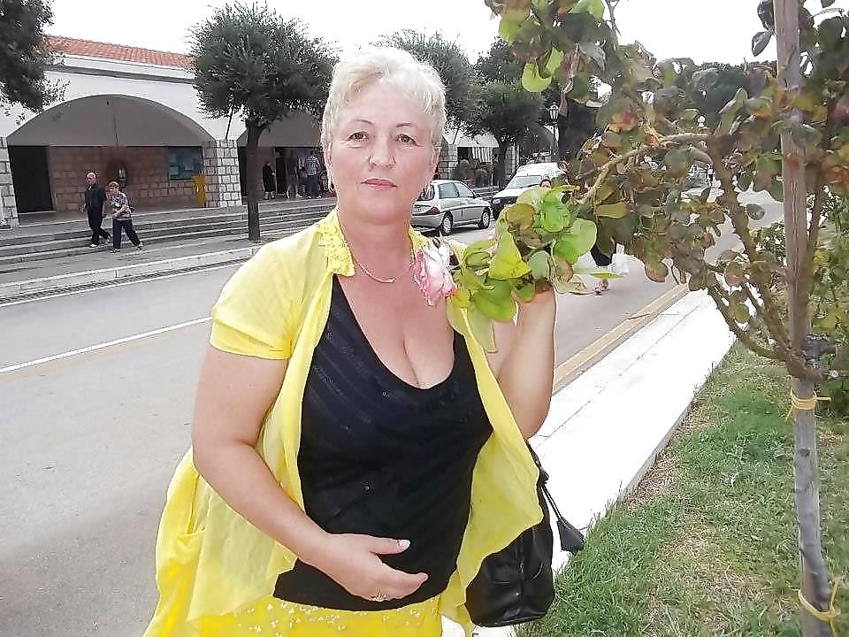 20P Mature women not naked busty 2.