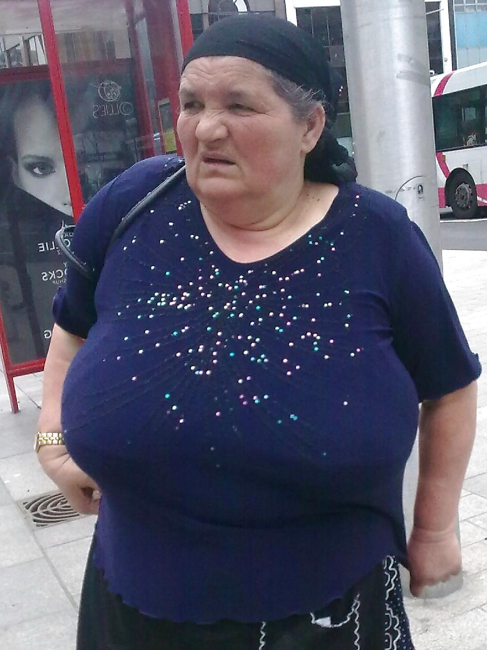 20P Mature women not naked busty 2.