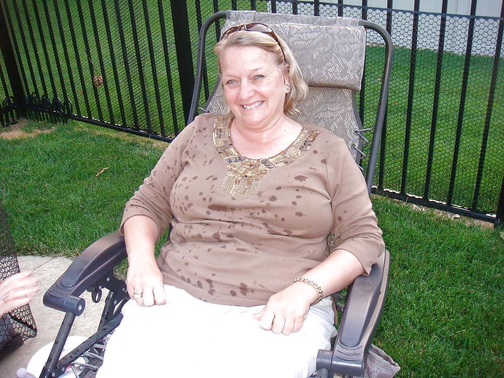 20P Mature women not naked busty 2.