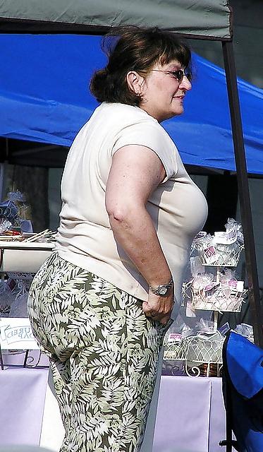 20P Mature women not naked busty 2.