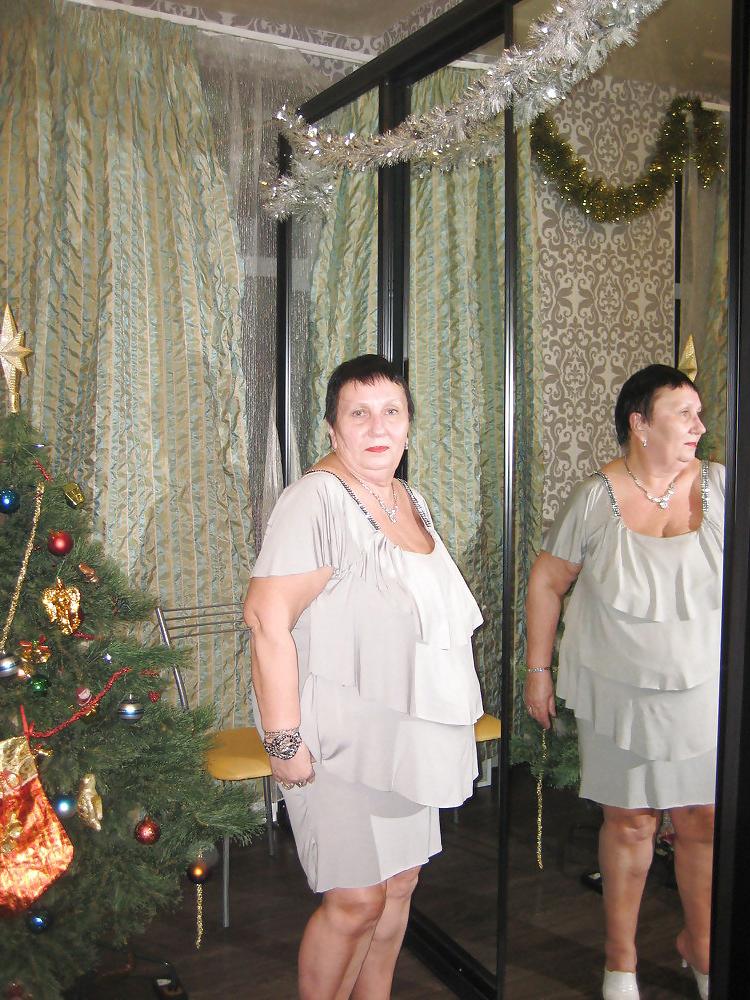 20P Mature women not naked busty 2.