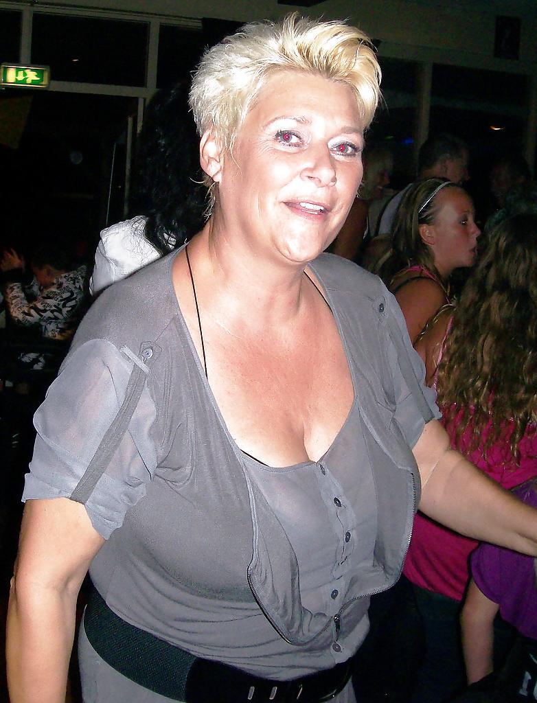 20P Mature women not naked busty 1.