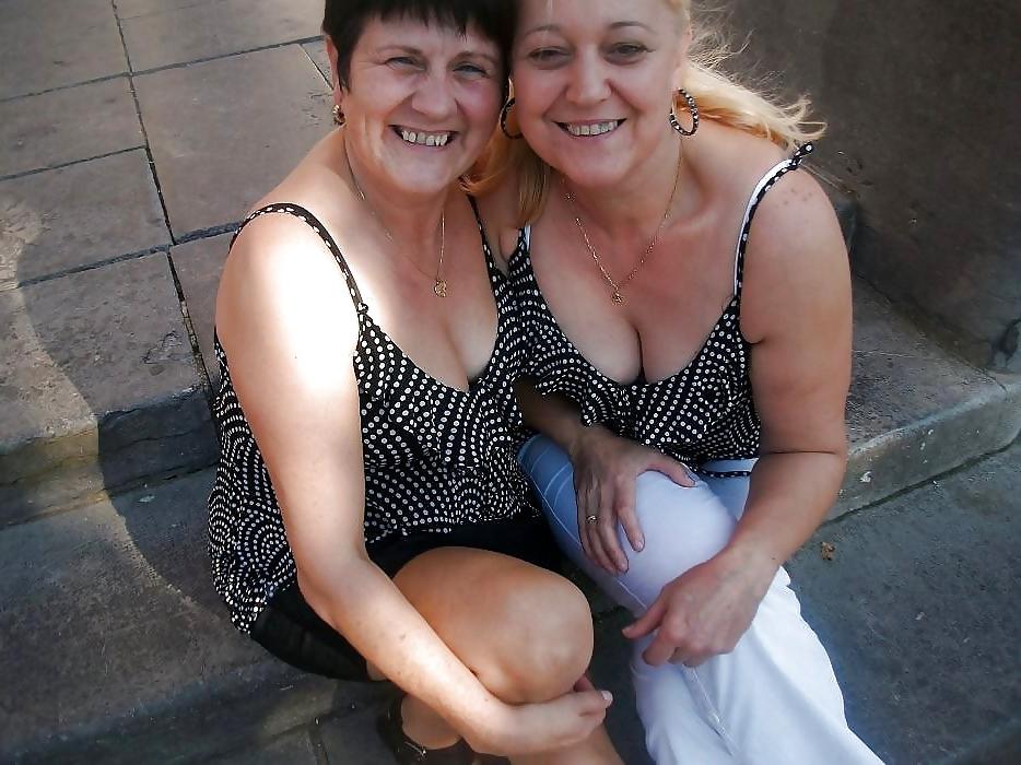 20P Mature women not naked busty 1.