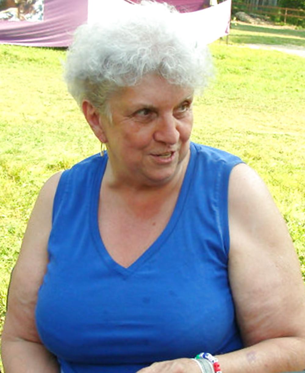 20P Mature women not naked busty 1.