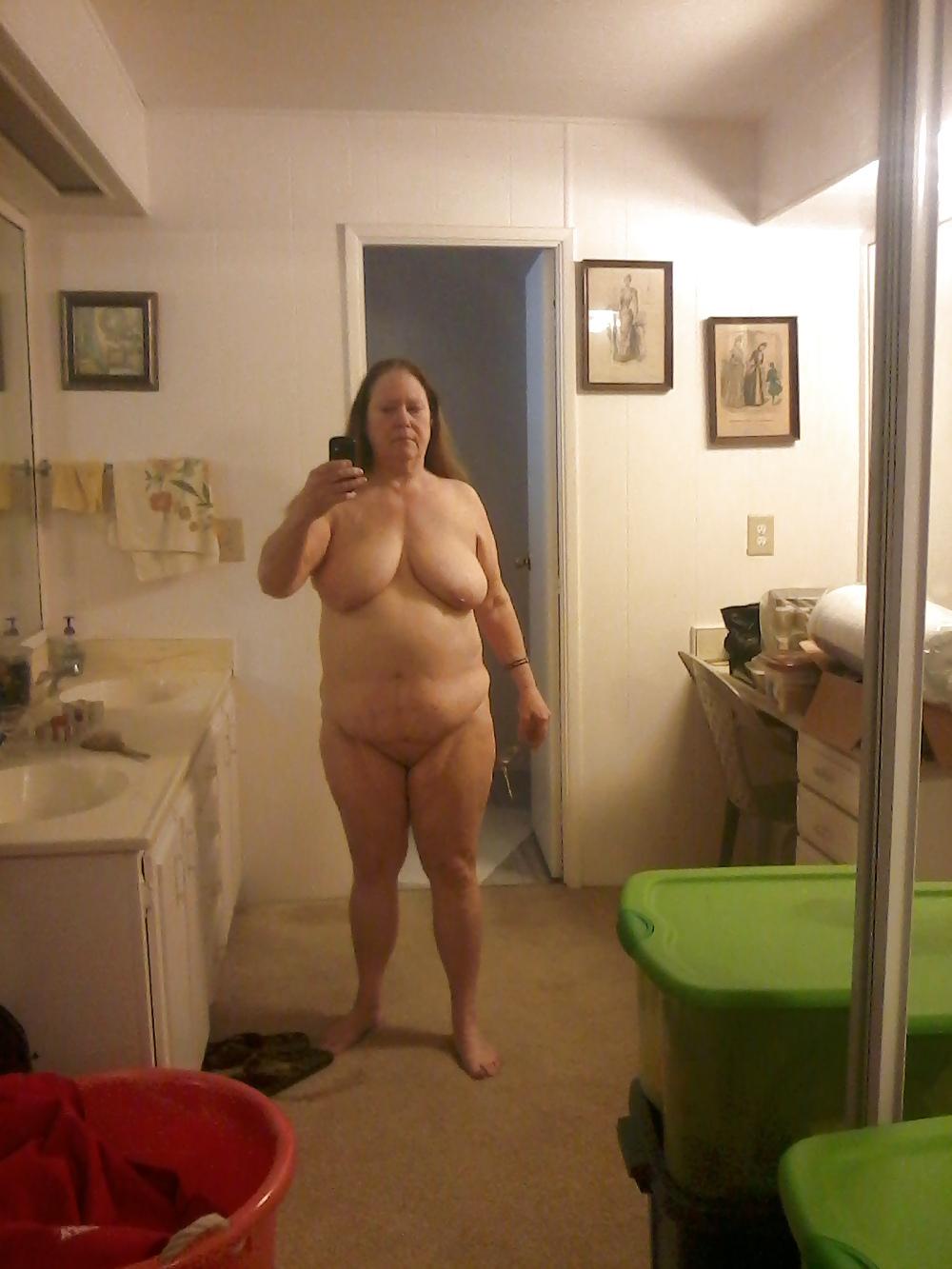 15P Busty bbw milf Christine Swan some homemade pictures.