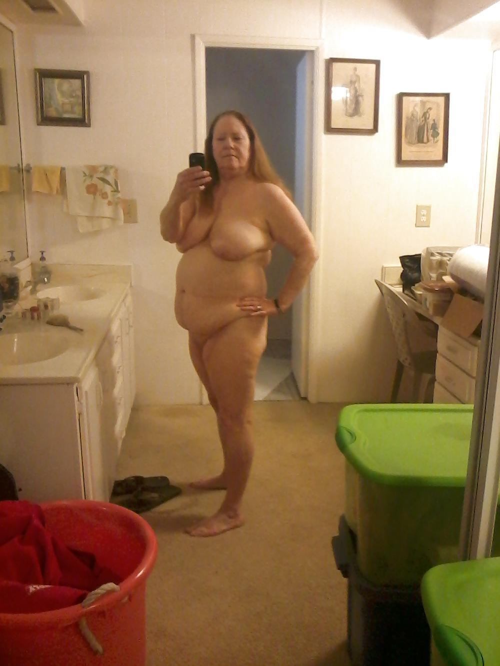 15P Busty bbw milf Christine Swan some homemade pictures.