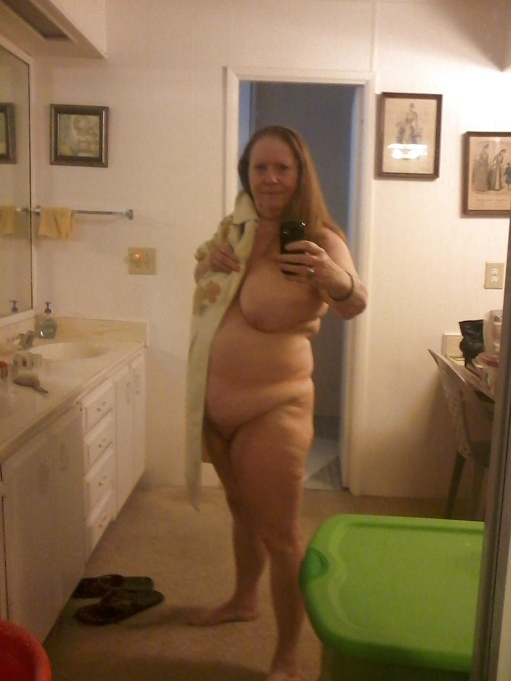 15P Busty bbw milf Christine Swan some homemade pictures.
