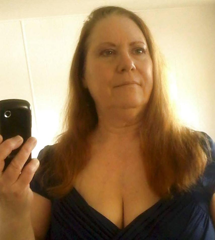 15P Busty bbw milf Christine Swan some homemade pictures.