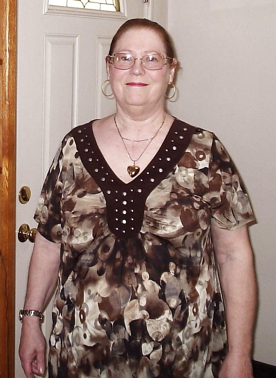 15P Busty bbw milf Christine Swan some homemade pictures.