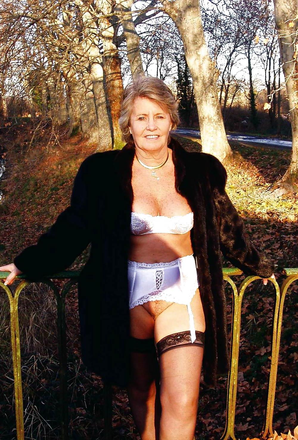 25P Grab a granny 33