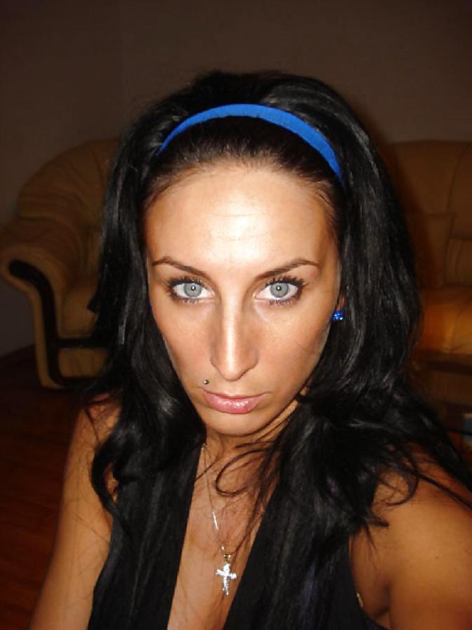 13P Romanian women: iona