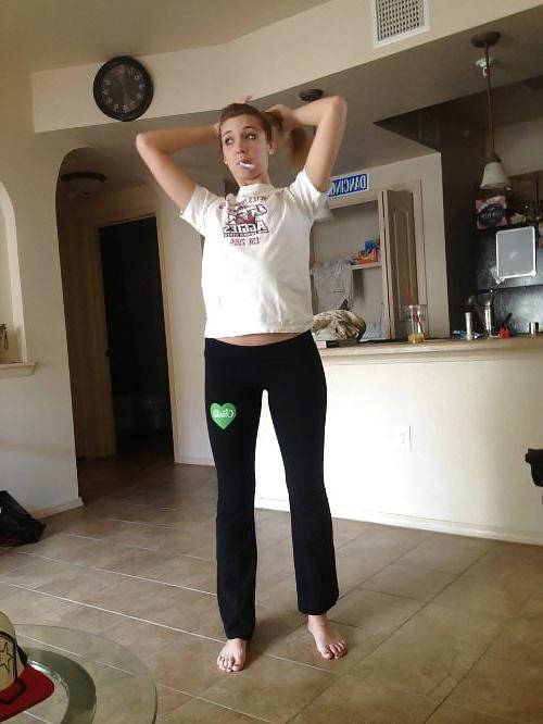 25P Sexy girls wearing Yoga pants