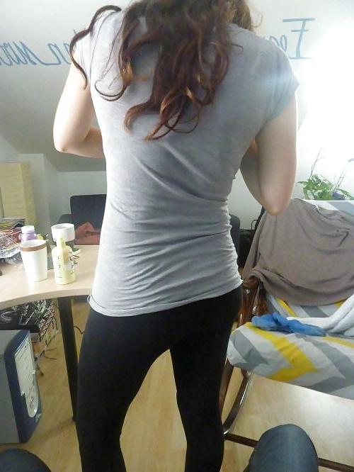 25P Sexy girls wearing Yoga pants