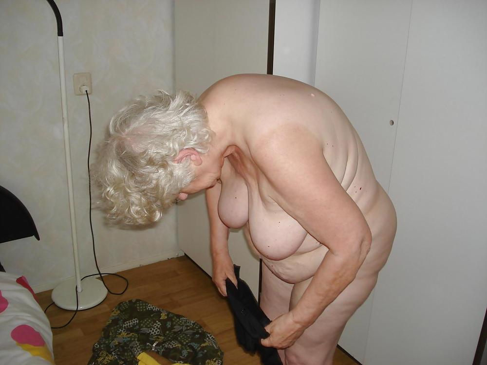 12P GRANNY old mature hairy amteur grandmother - oma nackt