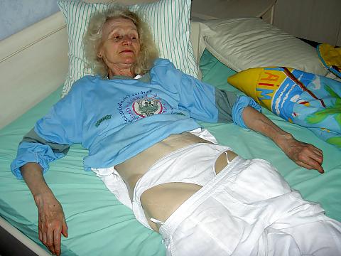 18P Old granny  josee