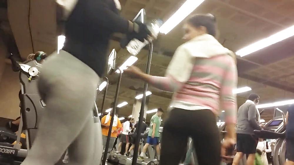 7P Candid BBW phatty in gym