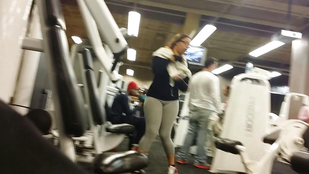 7P Candid BBW phatty in gym