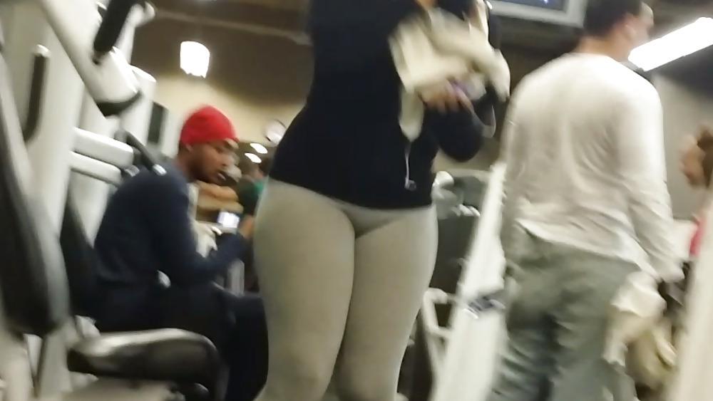 7P Candid BBW phatty in gym
