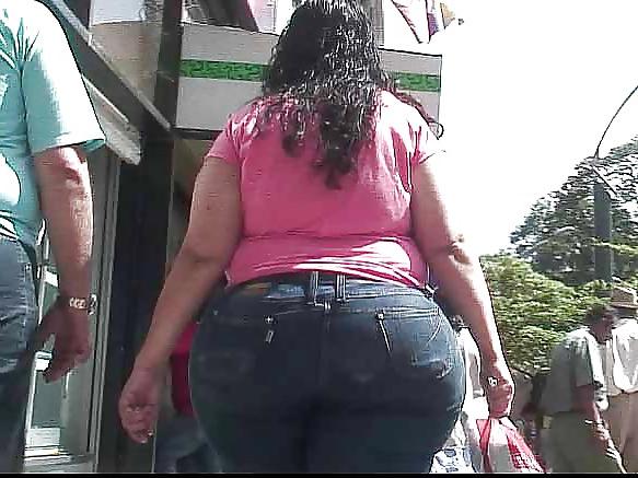 25P Big butt voyeur