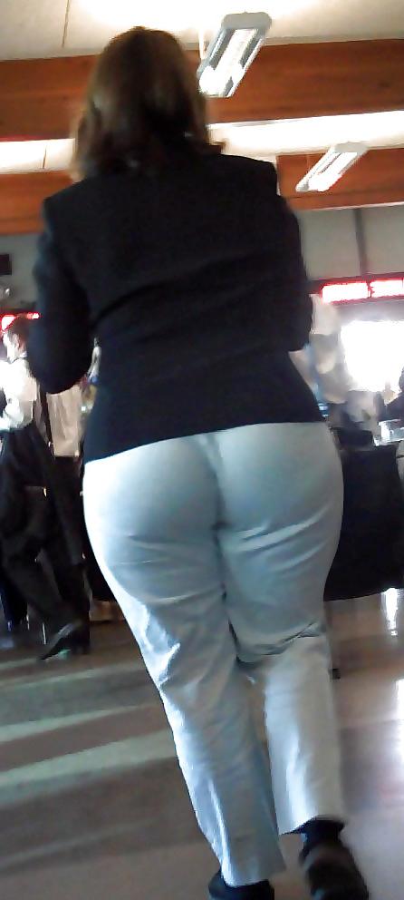 25P Big butt voyeur